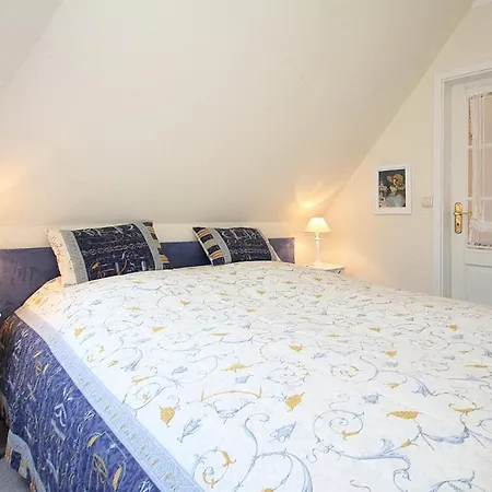 Am Rosenhain 8 Am Rosenhain 8 4 *