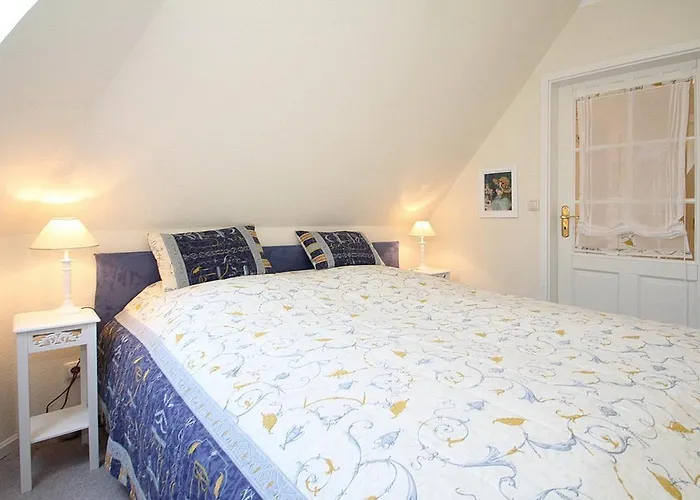 Am Rosenhain 8 Am Rosenhain 8 4 *